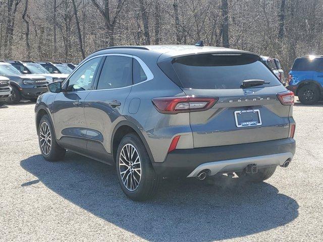 Photo of 2025 Gray Ford Escape