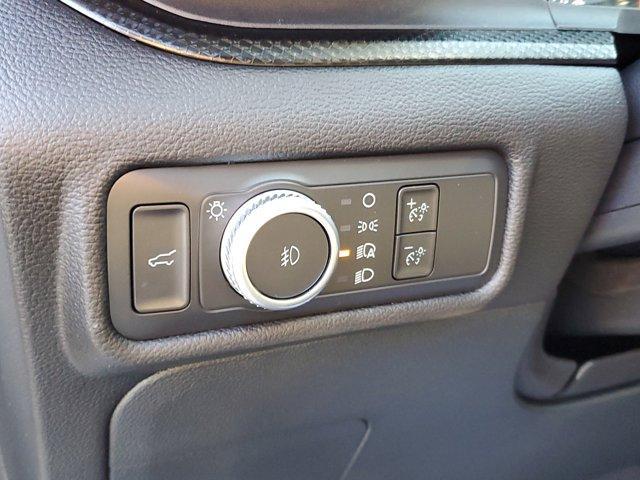 Photo of 2022 White Metallic Ford Explorer