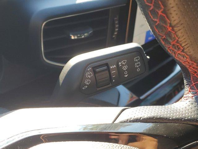 Photo of 2022 White Metallic Ford Explorer