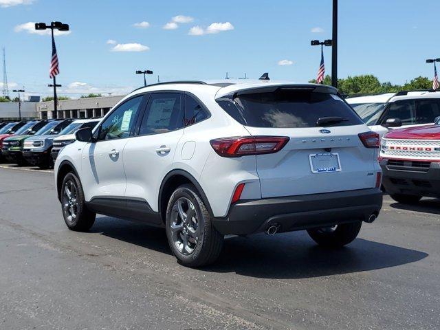 Photo of 2025 Silver Ford Escape