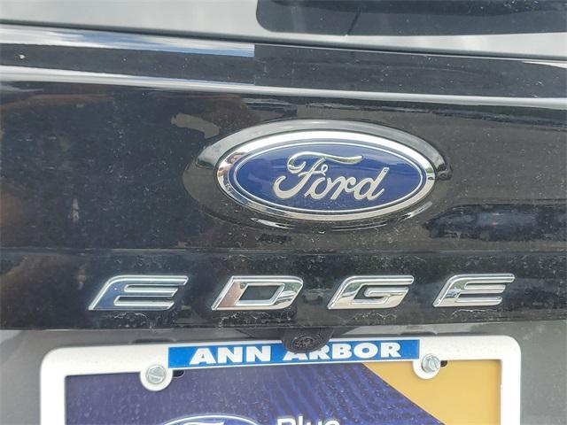 Photo of 2023 Carbonized Gray Metallic Ford Edge