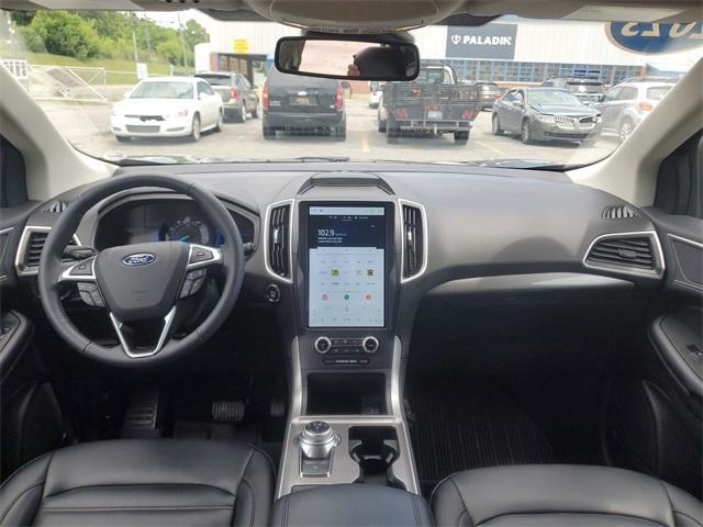 Photo of 2023 Carbonized Gray Metallic Ford Edge