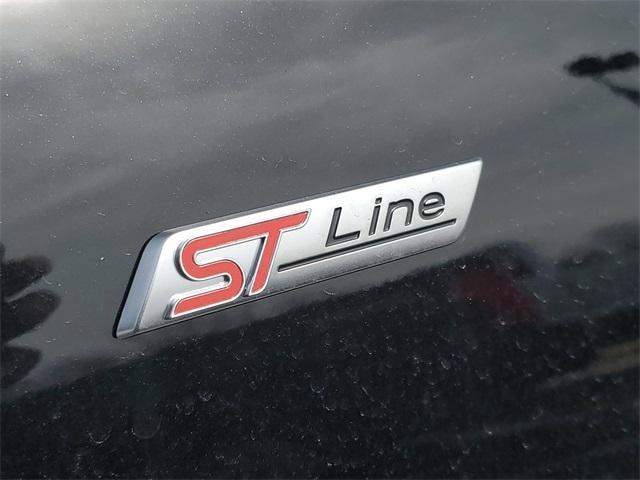 Photo of 2025 Black Metallic Ford Escape