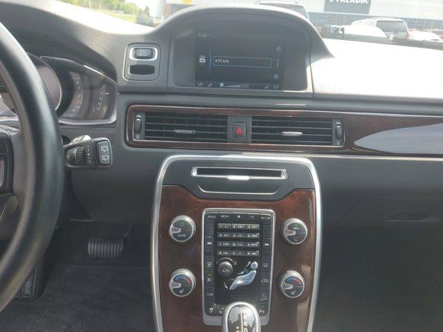 Photo of 2015 Bright Silver Metallic Volvo XC70