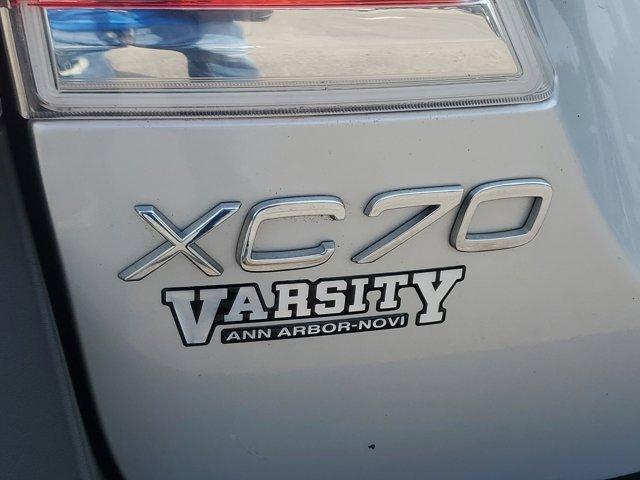 Photo of 2015 Bright Silver Metallic Volvo XC70