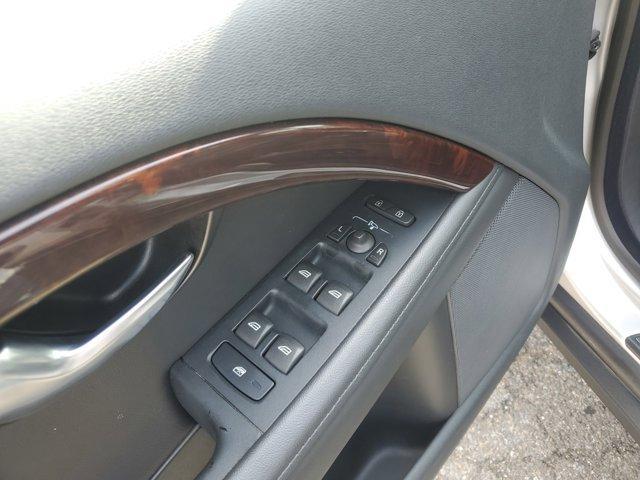 Photo of 2015 Bright Silver Metallic Volvo XC70