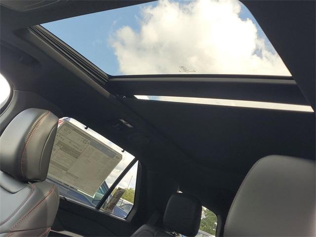 Photo of 2025 White Ford Explorer