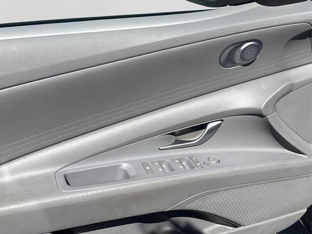 Photo of 2021 Phantom Black Hyundai ELANTRA