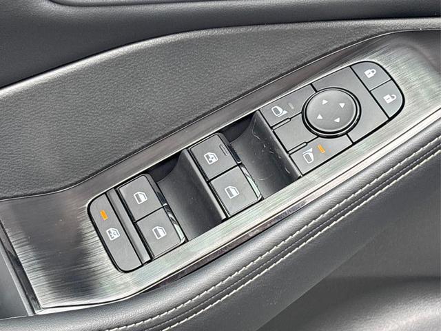 Photo of 2025 Everest White Pearl Nissan Rogue