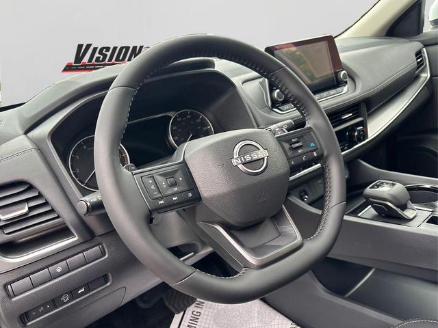Photo of 2025 Everest White Pearl Nissan Rogue