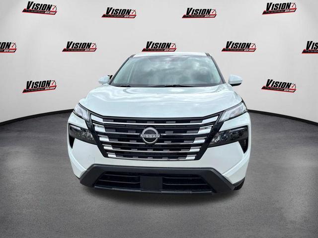 Photo of 2025 Everest White Pearl Nissan Rogue