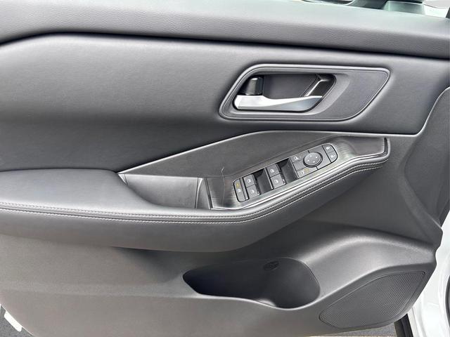 Photo of 2025 Everest White Pearl Nissan Rogue