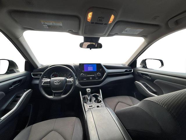 Photo of 2023 Magnetic Gray Metallic Toyota Highlander