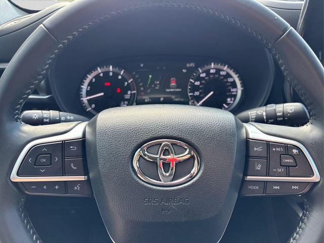Photo of 2023 Magnetic Gray Metallic Toyota Highlander