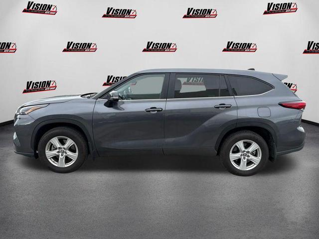 Photo of 2023 Magnetic Gray Metallic Toyota Highlander