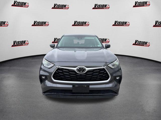 Photo of 2023 Magnetic Gray Metallic Toyota Highlander