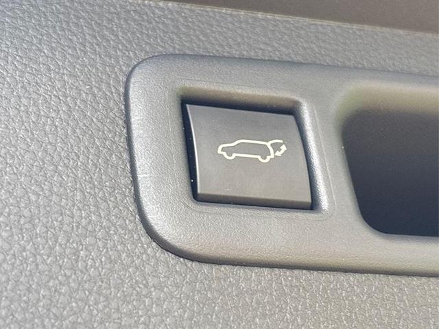 Photo of 2023 Magnetic Gray Metallic Toyota Highlander