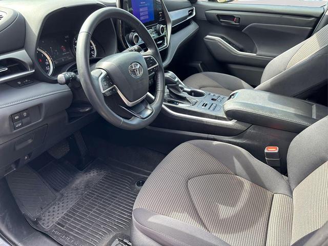 Photo of 2023 Magnetic Gray Metallic Toyota Highlander