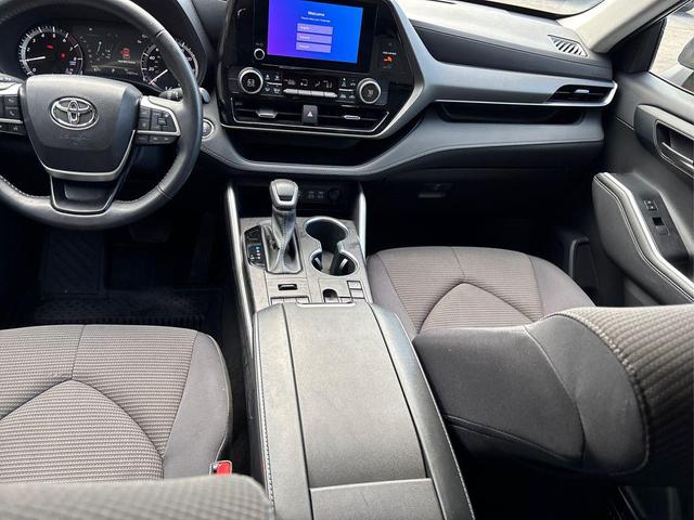 Photo of 2023 Magnetic Gray Metallic Toyota Highlander