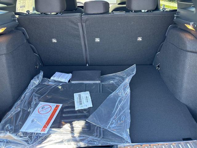 Photo of 2025 Super Black Nissan Kicks
