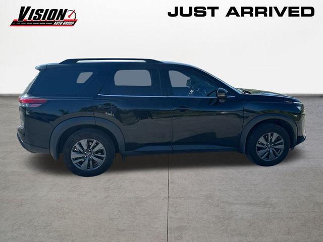 Photo of 2024 Super Black Nissan Pathfinder
