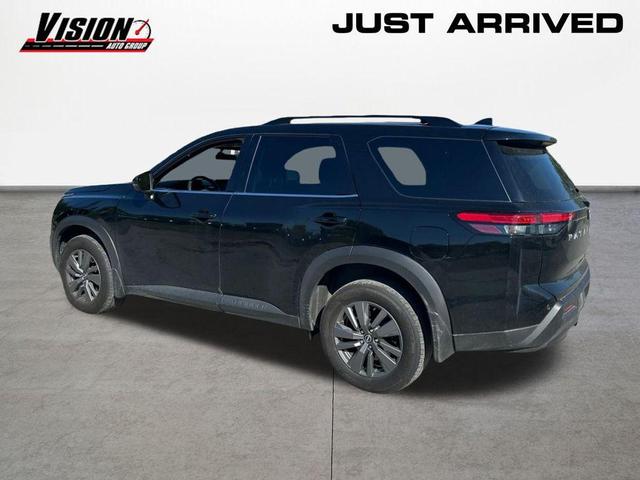 Photo of 2024 Super Black Nissan Pathfinder