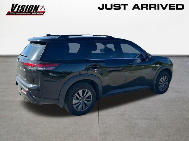 Photo of 2024 Super Black Nissan Pathfinder