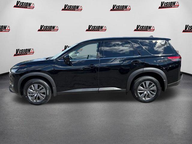 Photo of 2025 Super Black Nissan Pathfinder