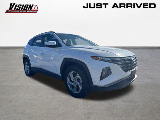 Photo of 2024 White Pearl Hyundai TUCSON