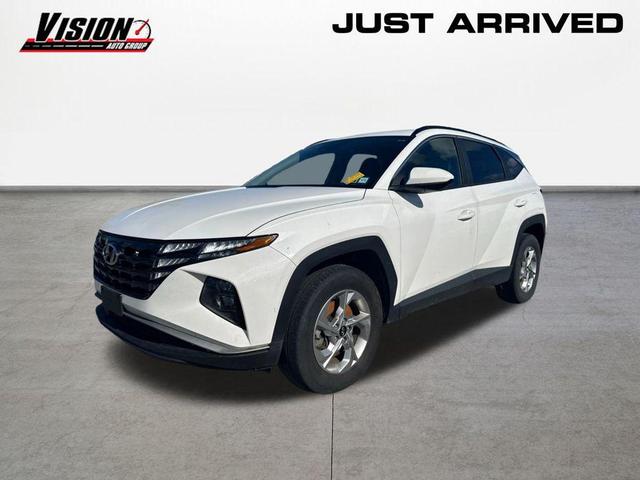 Photo of 2024 White Pearl Hyundai TUCSON