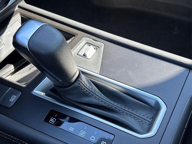 Photo of 2025 Scarlet Ember Tintcoat/Super Black Nissan Kicks