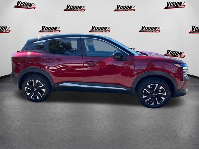 Photo of 2025 Scarlet Ember Tintcoat/Super Black Nissan Kicks