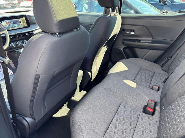 Photo of 2025 Scarlet Ember Tintcoat/Super Black Nissan Kicks