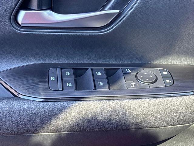 Photo of 2025 Scarlet Ember Tintcoat/Super Black Nissan Kicks