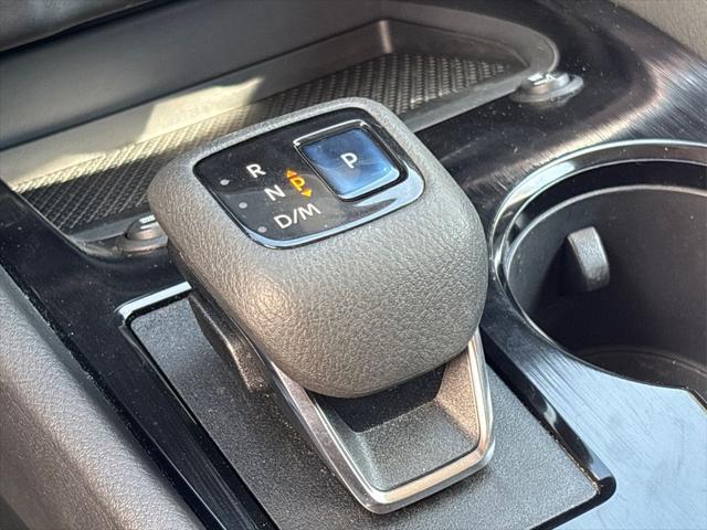 Photo of 2022 Pearl White Tricoat Nissan Rogue