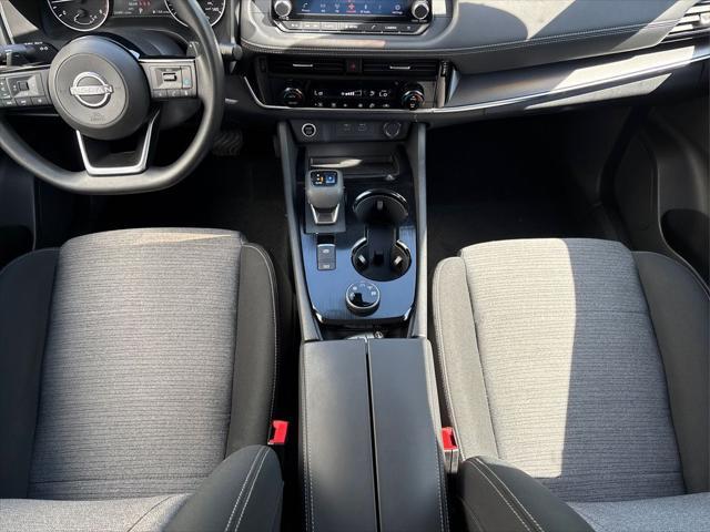 Photo of 2022 Pearl White Tricoat Nissan Rogue