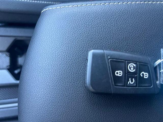 Photo of 2022 Kings Red Metallic Volkswagen Tiguan