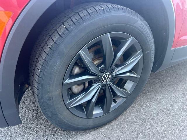 Photo of 2022 Kings Red Metallic Volkswagen Tiguan