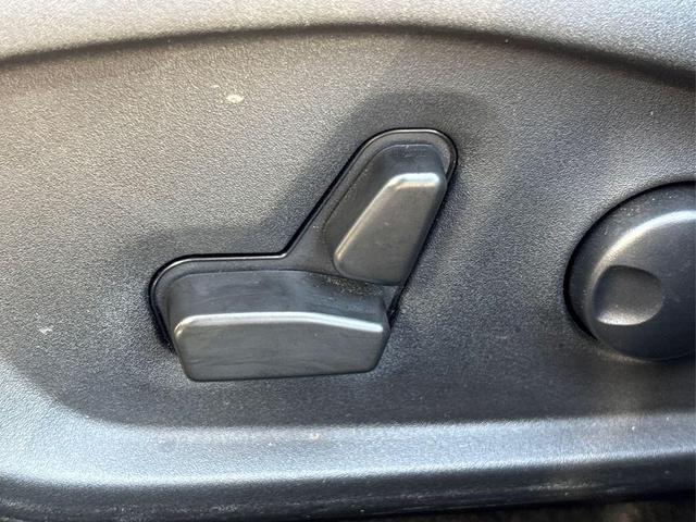 Photo of 2022 Diamond Black Crystal Pearlcoat Jeep Compass