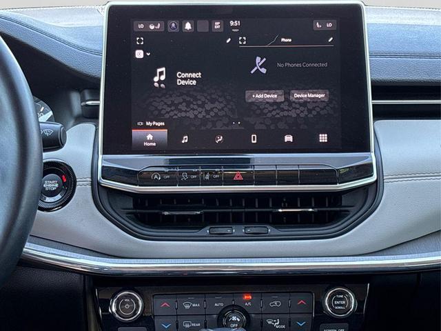 Photo of 2022 Diamond Black Crystal Pearlcoat Jeep Compass