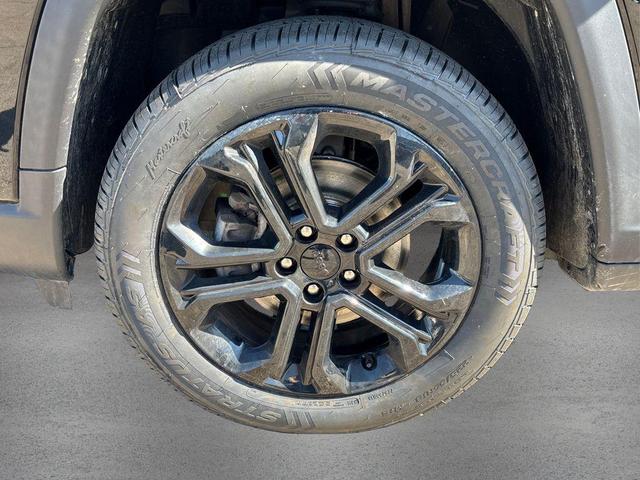 Photo of 2022 Diamond Black Crystal Pearlcoat Jeep Compass