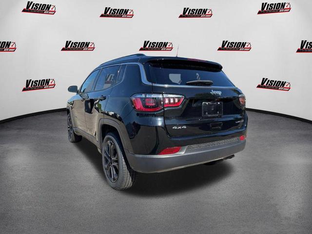 Photo of 2022 Diamond Black Crystal Pearlcoat Jeep Compass