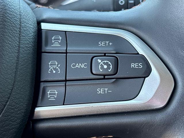Photo of 2022 Diamond Black Crystal Pearlcoat Jeep Compass