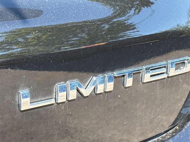 Photo of 2022 Diamond Black Crystal Pearlcoat Jeep Compass
