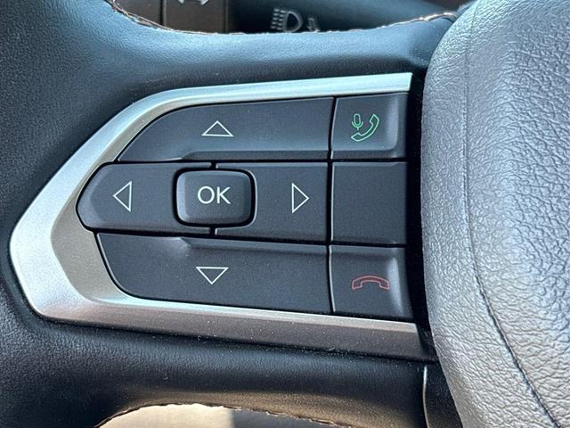 Photo of 2022 Diamond Black Crystal Pearlcoat Jeep Compass