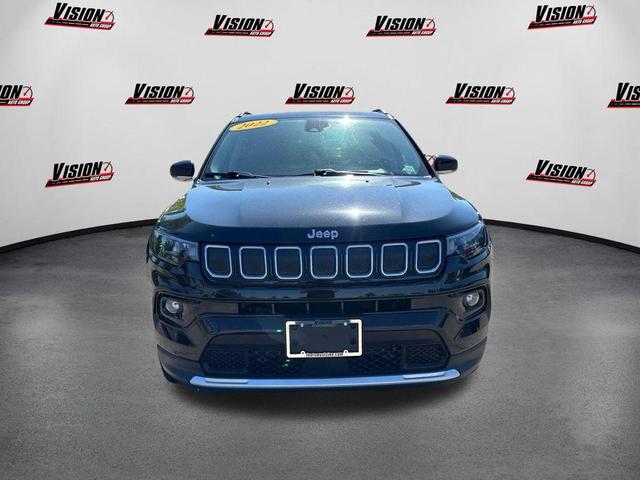 Photo of 2022 Diamond Black Crystal Pearlcoat Jeep Compass