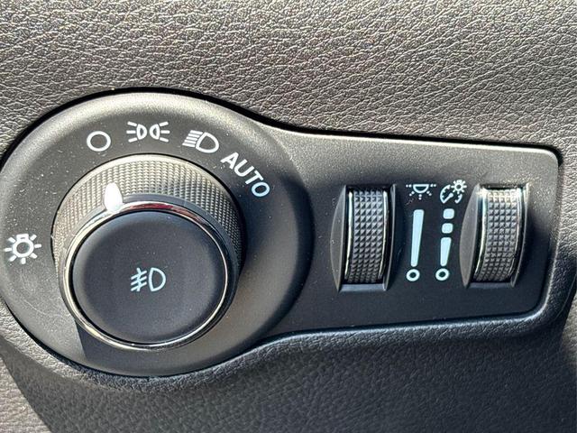 Photo of 2022 Diamond Black Crystal Pearlcoat Jeep Compass