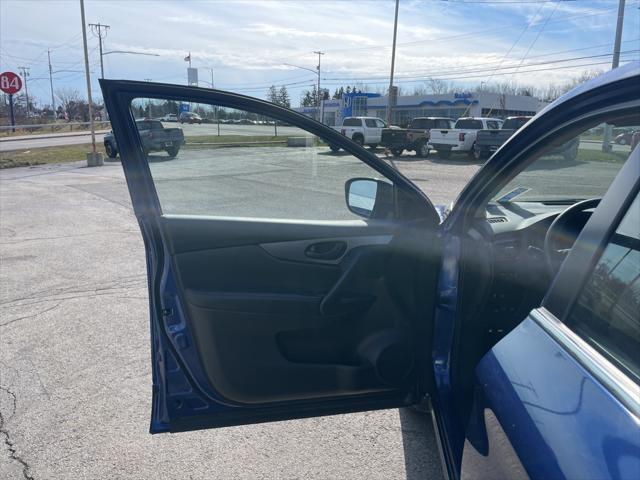 Photo of 2021 Caspian Blue Metallic Nissan Rogue Sport