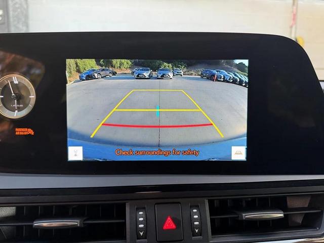 Photo of 2025 Beige Metallic Lexus ES 300h
