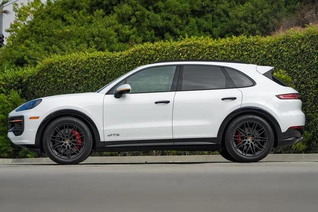 Photo of 2025 Carrara White Metallic Porsche Cayenne